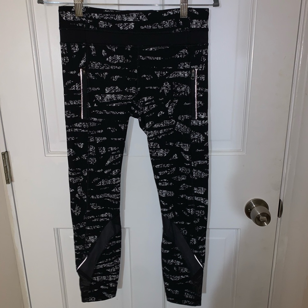 EXCELLENT condition lululemon leggings size 6